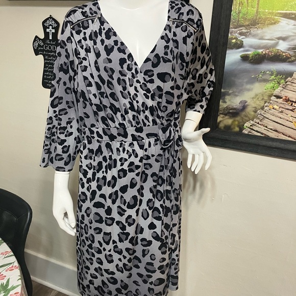 Fun and fabulous Lane Bryant grey leopard print wrap dress 18/20 - Picture 1 of 4